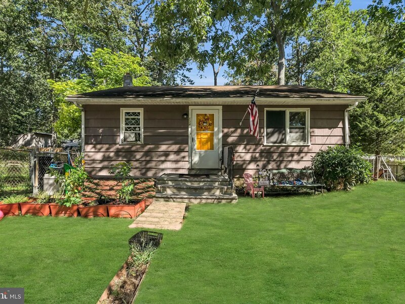 134 Phillips Ave in Pemberton Township, NJ - Foto de edificio