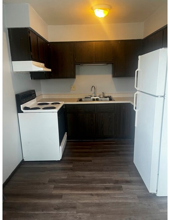 145 Memorial Dr in Oconto, WI - Building Photo