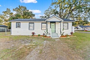 704 Willow Branch Ave in Jacksonville, FL - Building Photo