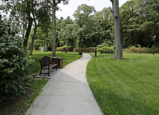 Park Lane at Sea View in Staten Island, NY - Building Photo - Building Photo