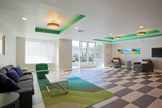 Sterling Court Apartments in Los Angeles, CA - Building Photo - Interior Photo