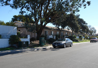 Arey Pointe Condominiums in San Diego, CA - Building Photo - Building Photo