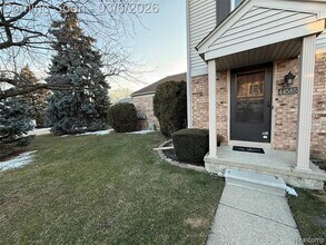 44585 N Bunker Hill Dr, Unit 82 in Clinton Township, MI - Building Photo - Building Photo
