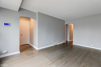 5812 W 63rd Pl in Chicago, IL - Building Photo - Building Photo