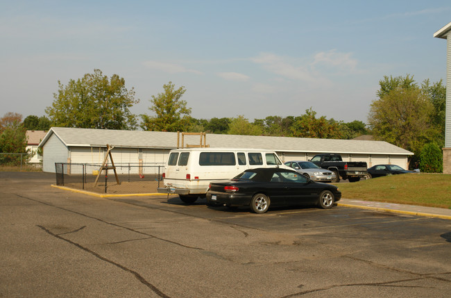 22874 Poppy St in St Francis, MN - Foto de edificio - Building Photo