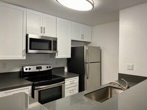 The Linden Apartments in Newbury Park, CA - Building Photo - Building Photo