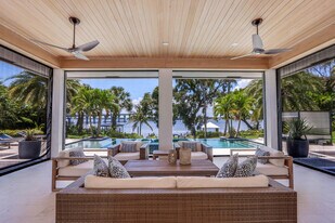 11 N River Rd in Stuart, FL - Building Photo