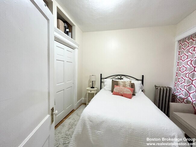 39 Hemenway St, Unit #2 in Boston, MA - Foto de edificio - Building Photo