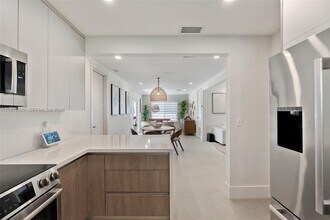 2402 NW 42nd Ave in Coral Gables, FL - Building Photo - Building Photo