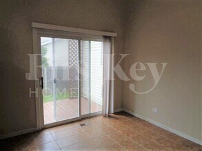 3616 Portsmouth Dr in Zion, IL - Foto de edificio - Building Photo