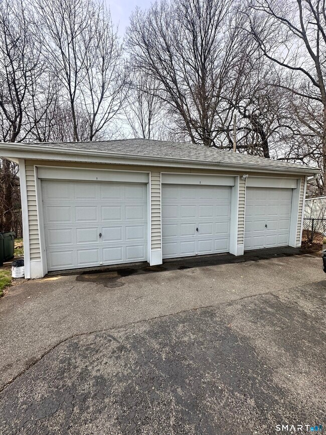 73 Brooklawn St in New Britain, CT - Building Photo - Building Photo