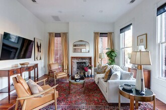 415 Whitaker St in Savannah, GA - Building Photo - Building Photo