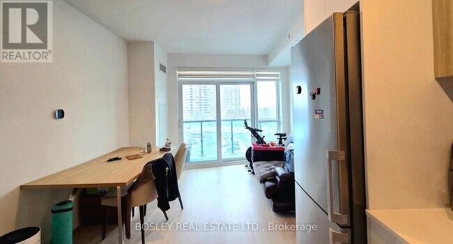 30 Upper Mall Wy in Vaughan, ON - Building Photo - Building Photo