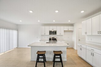 6316 Milestone Loop in Palmetto, FL - Building Photo - Building Photo