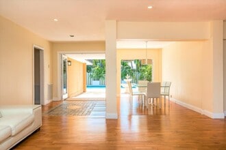 2213 NE 16th St in Fort Lauderdale, FL - Foto de edificio - Building Photo