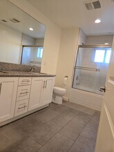 1541 S Orange Grove Ave, Unit 102 in Los Angeles, CA - Building Photo - Building Photo