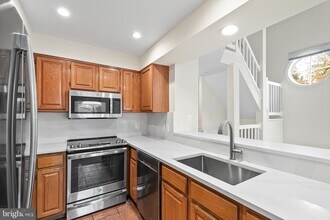 7006 Ellingham Cir in Alexandria, VA - Building Photo - Building Photo