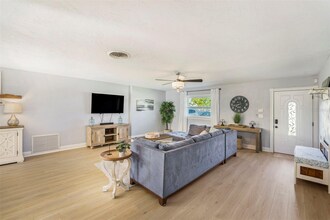6490 22nd St S in St. Petersburg, FL - Building Photo - Building Photo