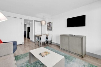 2401 S Ocean Blvd in Myrtle Beach, SC - Foto de edificio - Building Photo