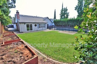 9221 Rock Canyon Way in Orangevale, CA - Building Photo - Building Photo
