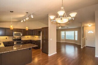 2437 Maywood Ln in Redding, CA - Building Photo - Building Photo