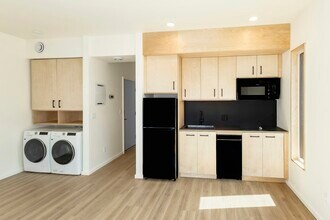 1614 6th Ave-Unit -200 in Tacoma, WA - Building Photo - Building Photo