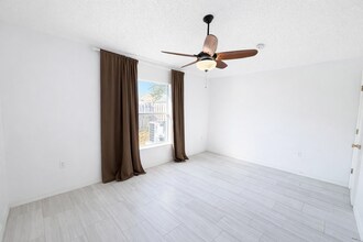 6634 Gentle Oaks Dr W in Jacksonville, FL - Building Photo - Building Photo