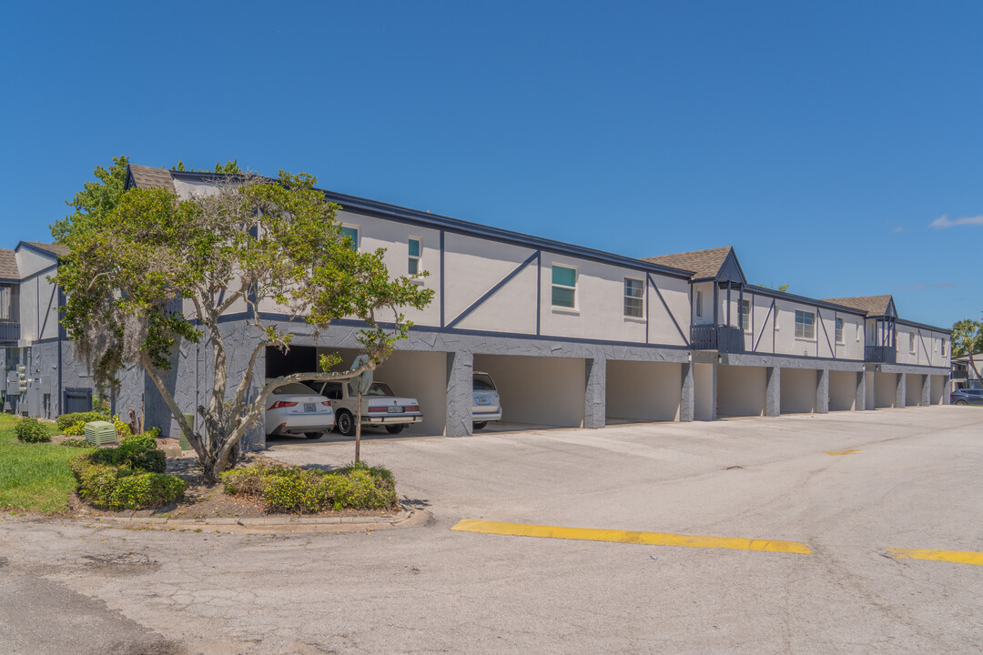 King Arthur Condominiums in Dunedin, FL - Building Photo