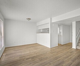 2111 Holly Hall St in Houston, TX - Building Photo - Building Photo