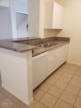 28915 E Thousand Oaks Blvd in Agoura Hills, CA - Foto de edificio - Building Photo