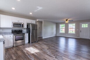 725 Oak St in Lafayette, TN - Building Photo