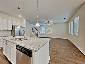 254 Lake St in Loganville, GA - Foto de edificio - Building Photo