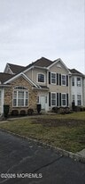 165 Shinnecock Dr in Englishtown, NJ - Building Photo