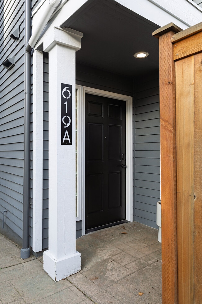 619 Federal Ave E in Seattle, WA - Building Photo - Building Photo