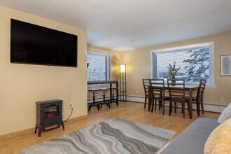 4751 Old Airport Rd in Fairbanks, AK - Building Photo - Building Photo