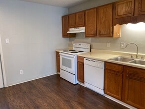 263 Tinker Hill Cv, Unit C in Jackson, TN - Building Photo - Building Photo