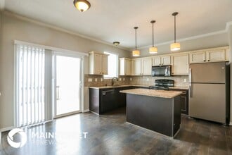 7831 N Lawn Ave in Kansas City, MO - Foto de edificio - Building Photo