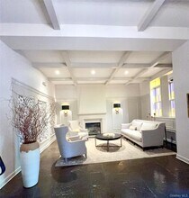 2 Spruce St in Great Neck, NY - Building Photo - Building Photo