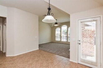 2443 Falcon Point Dr in Frisco, TX - Foto de edificio - Building Photo