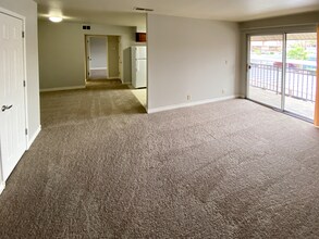 4980 Indian River Dr in Las Vegas, NV - Building Photo - Building Photo