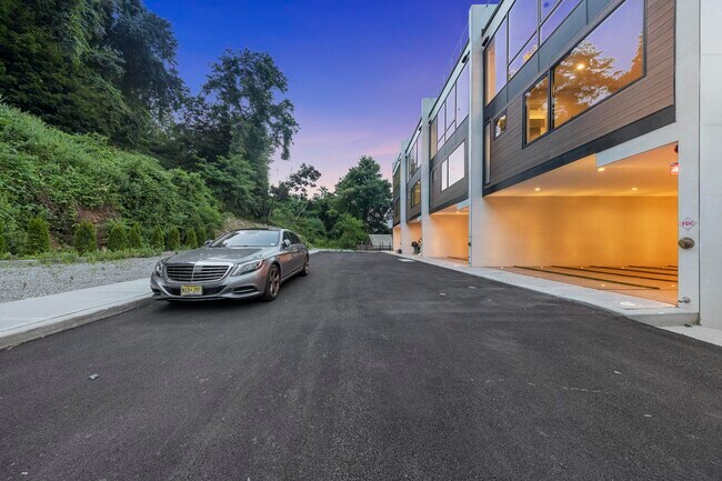 8822 Churchill Rd in North Bergen, NJ - Building Photo - Building Photo