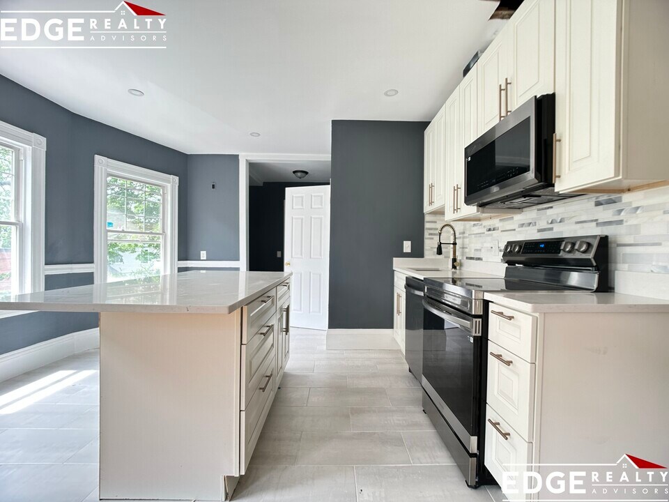 75 Leicester St, Unit 1 in Boston, MA - Building Photo