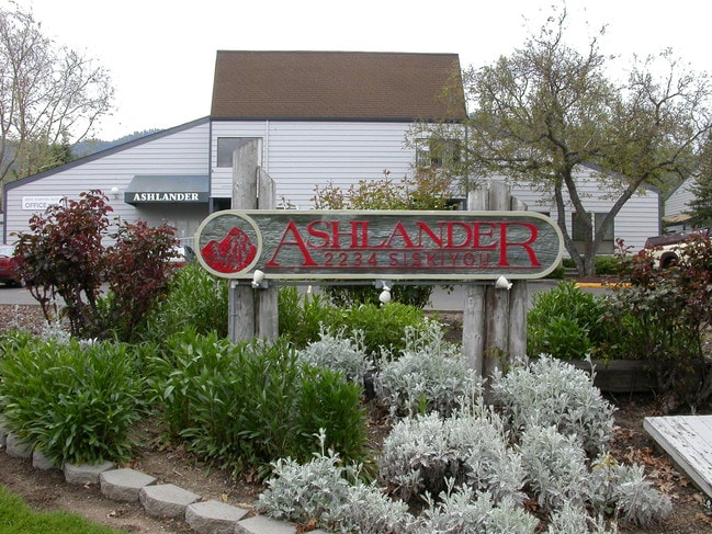 Ashlander Apartments in Ashland, OR - Foto de edificio - Primary Photo