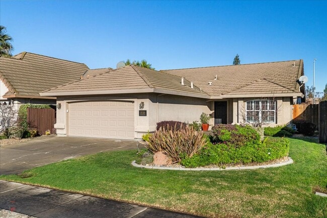 231 Dunsmuir Dr in Lodi, CA - Building Photo - Building Photo