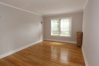 2220 W Ainslie St, Unit J01W in Chicago, IL - Building Photo - Building Photo