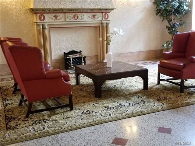 12 Hamilton Pl-Unit -C3 in Garden City, NY - Building Photo - Building Photo