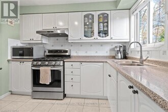 11 Colmar Pl in Hamilton, ON - Building Photo - Building Photo