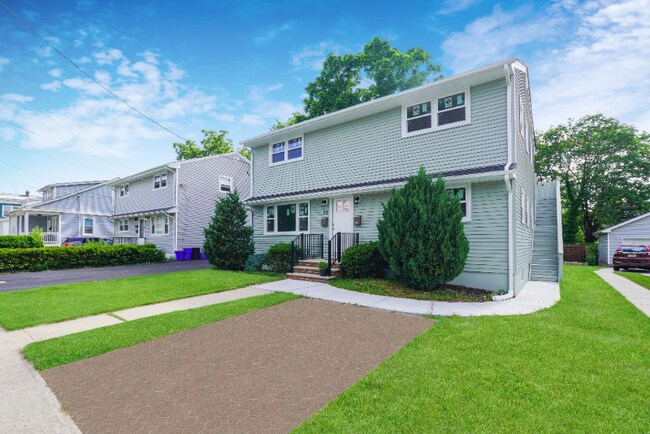 32 Cedar Ave in Highland Park, NJ - Building Photo - Building Photo