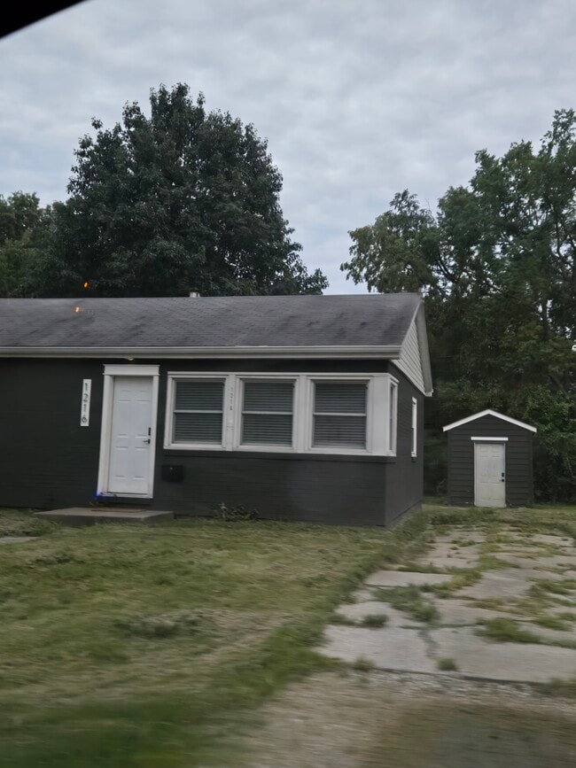 property at 1216 W Ash St