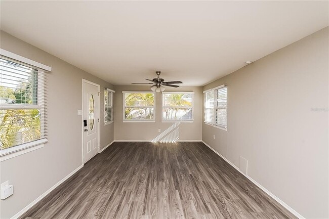 10246 108th Ave N in Largo, FL - Building Photo - Building Photo